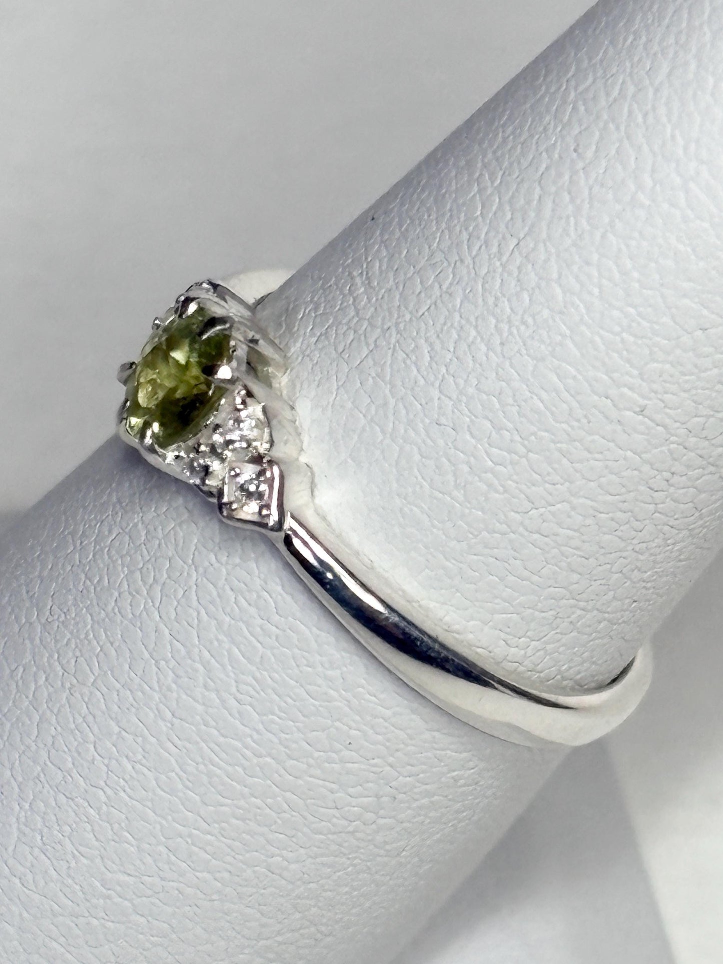 Pala California Light Green Tourmaline and Zircon Ring in Sterling Silver size 7 - NewLifeJewelryVault