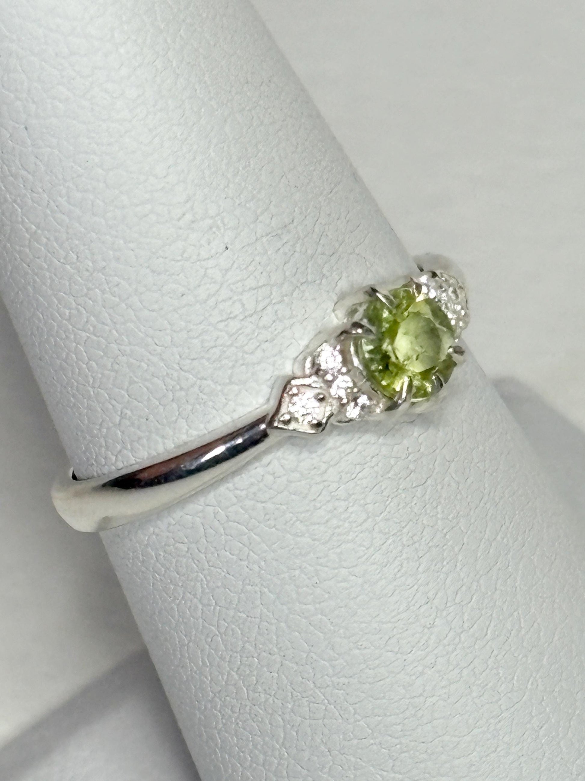 Pala California Light Green Tourmaline and Zircon Ring in Sterling Silver size 7 - NewLifeJewelryVault