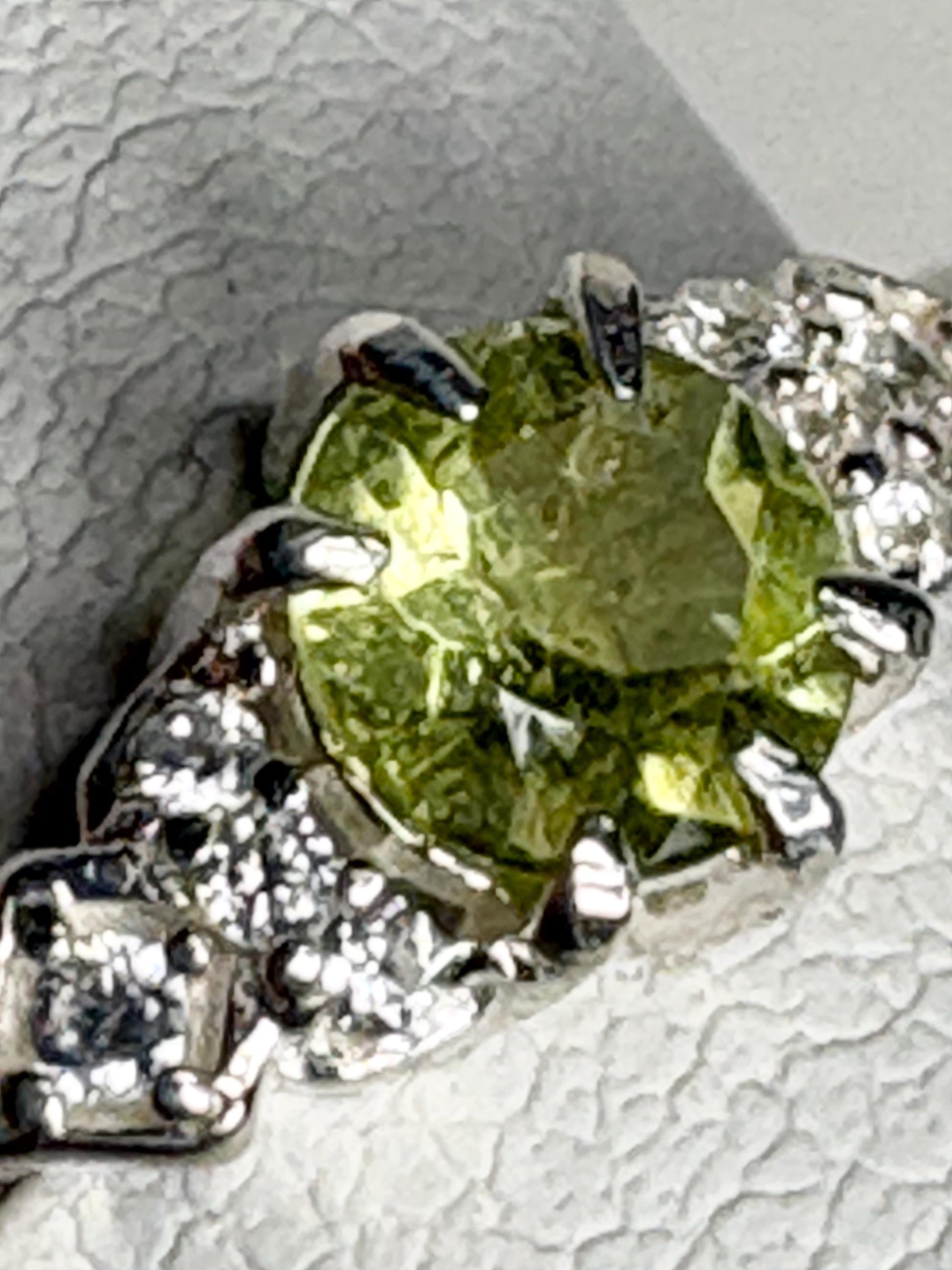 Pala California Light Green Tourmaline and Zircon Ring in Sterling Silver size 7 - NewLifeJewelryVault
