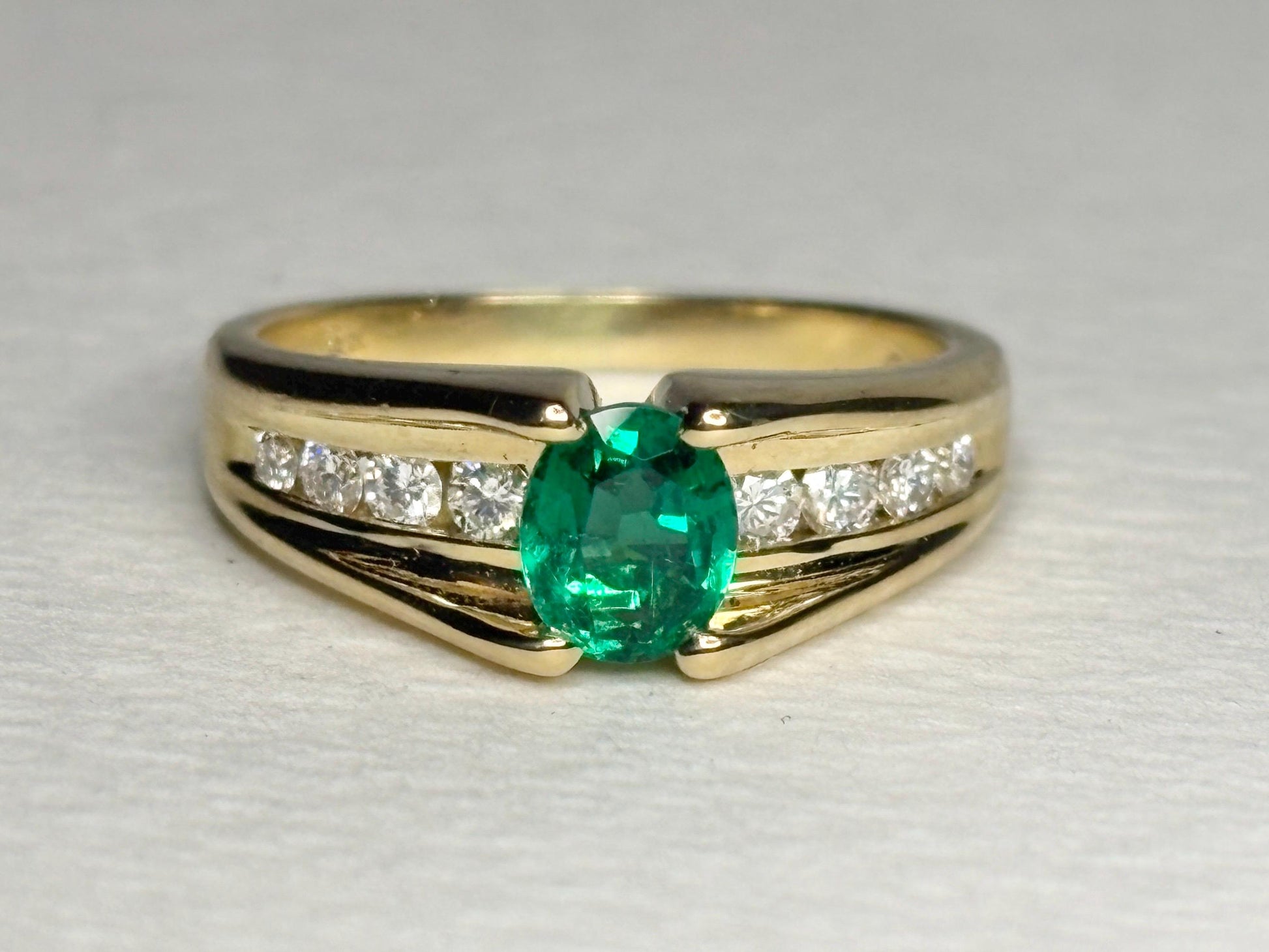 Natural Emerald and Diamond Ring By Spark 18k size 7 - NewLifeJewelryVault