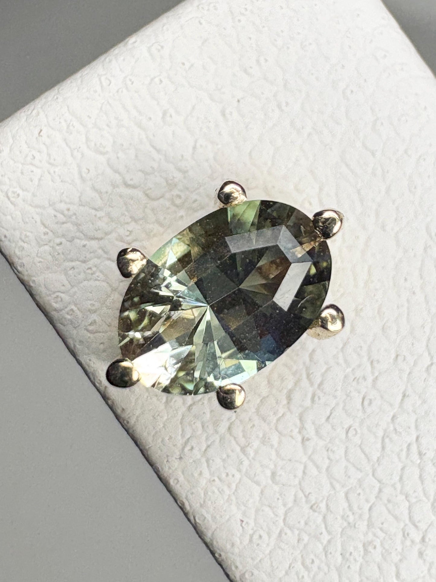 Teal Green Oregon Sunstone Stud Earrings Oval 9k Gold 6x4mm - NewLifeJewelryVault