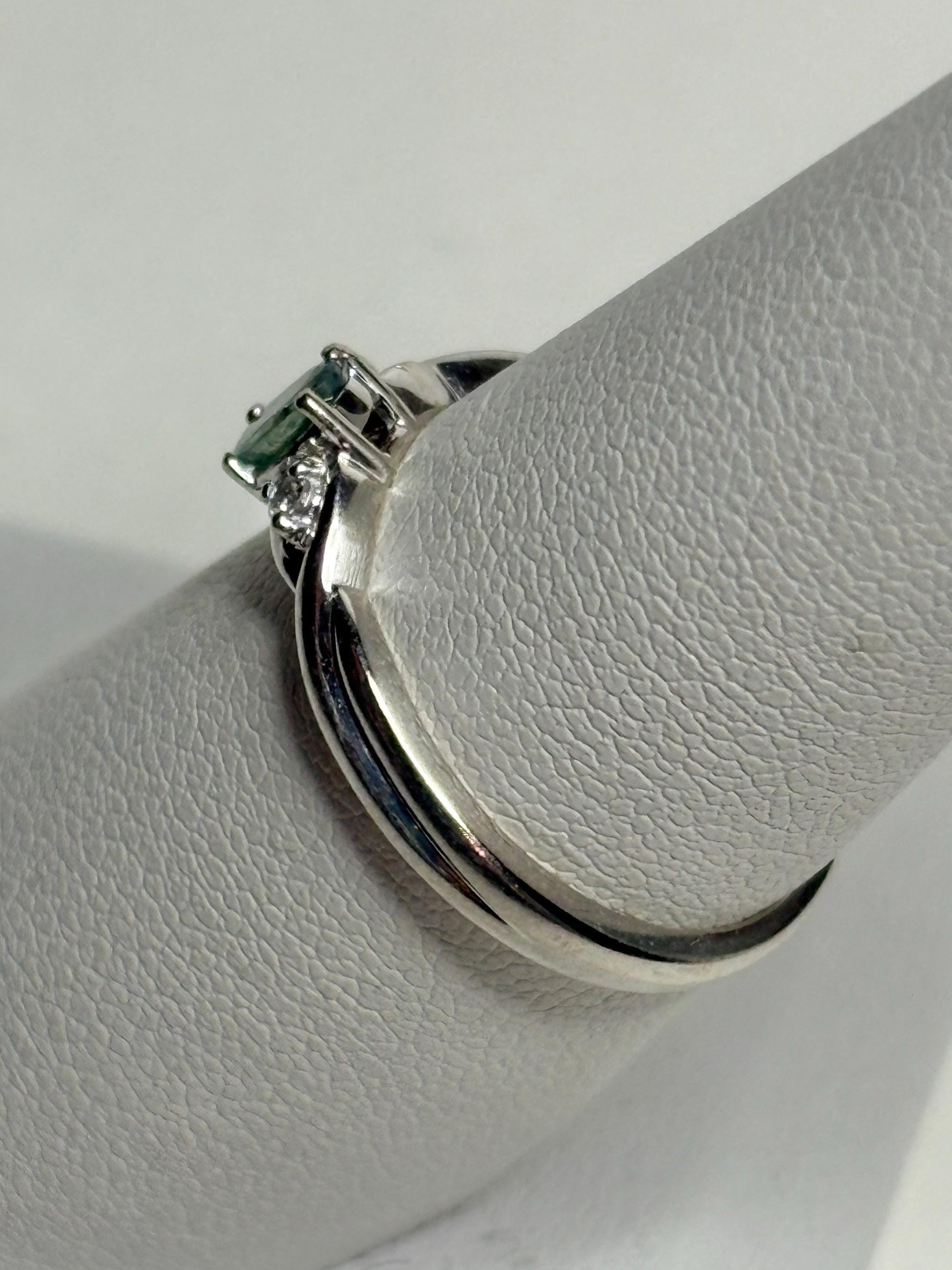 Alexandrite and Diamond Ring Solid 10k White Gold size 6.75 - NewLifeJewelryVault