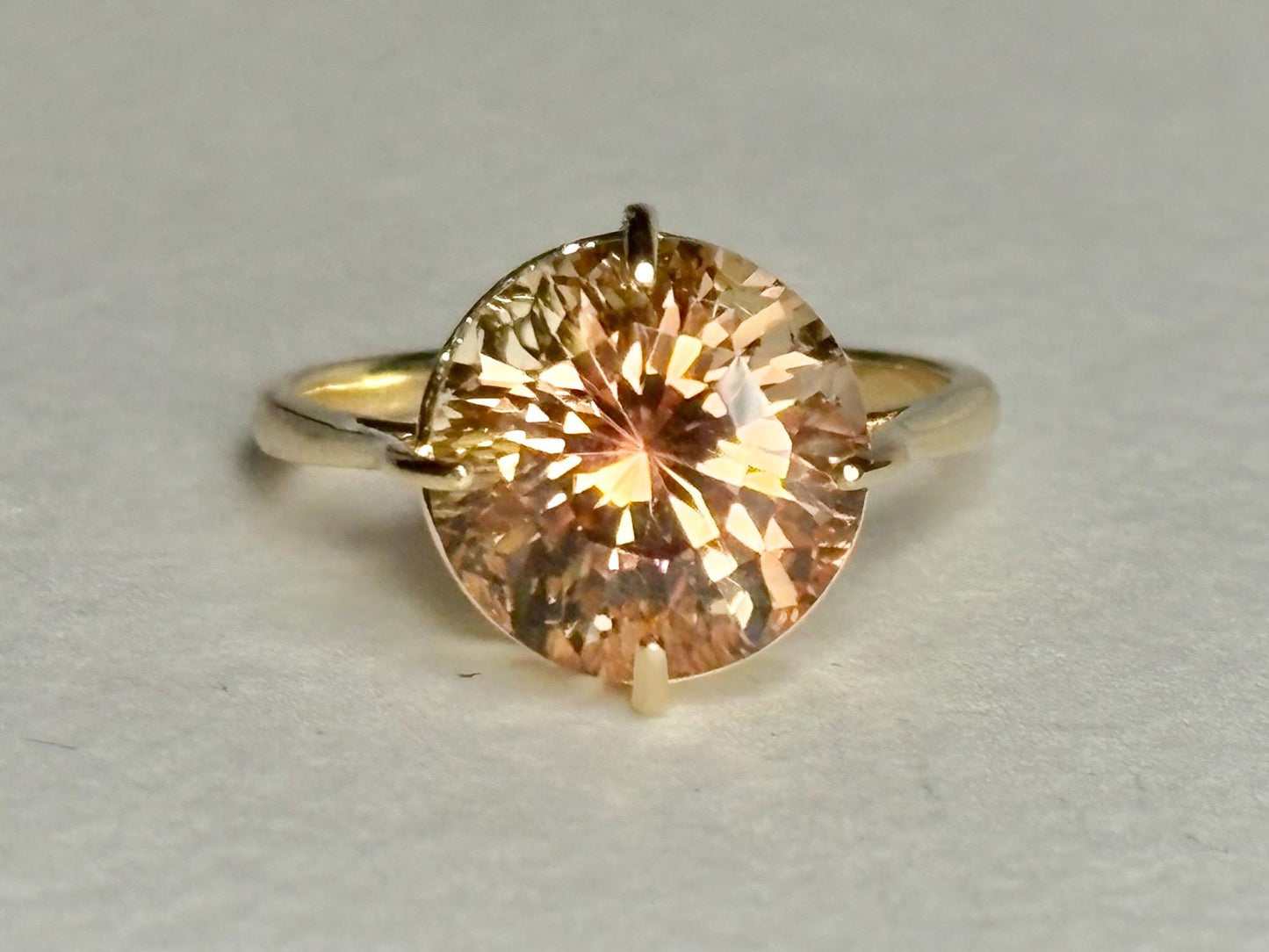 Stunning Bi Color Light Red Oregon Sunstone Solitaire in 14k Gold 4.84ct size 7 - NewLifeJewelryVault