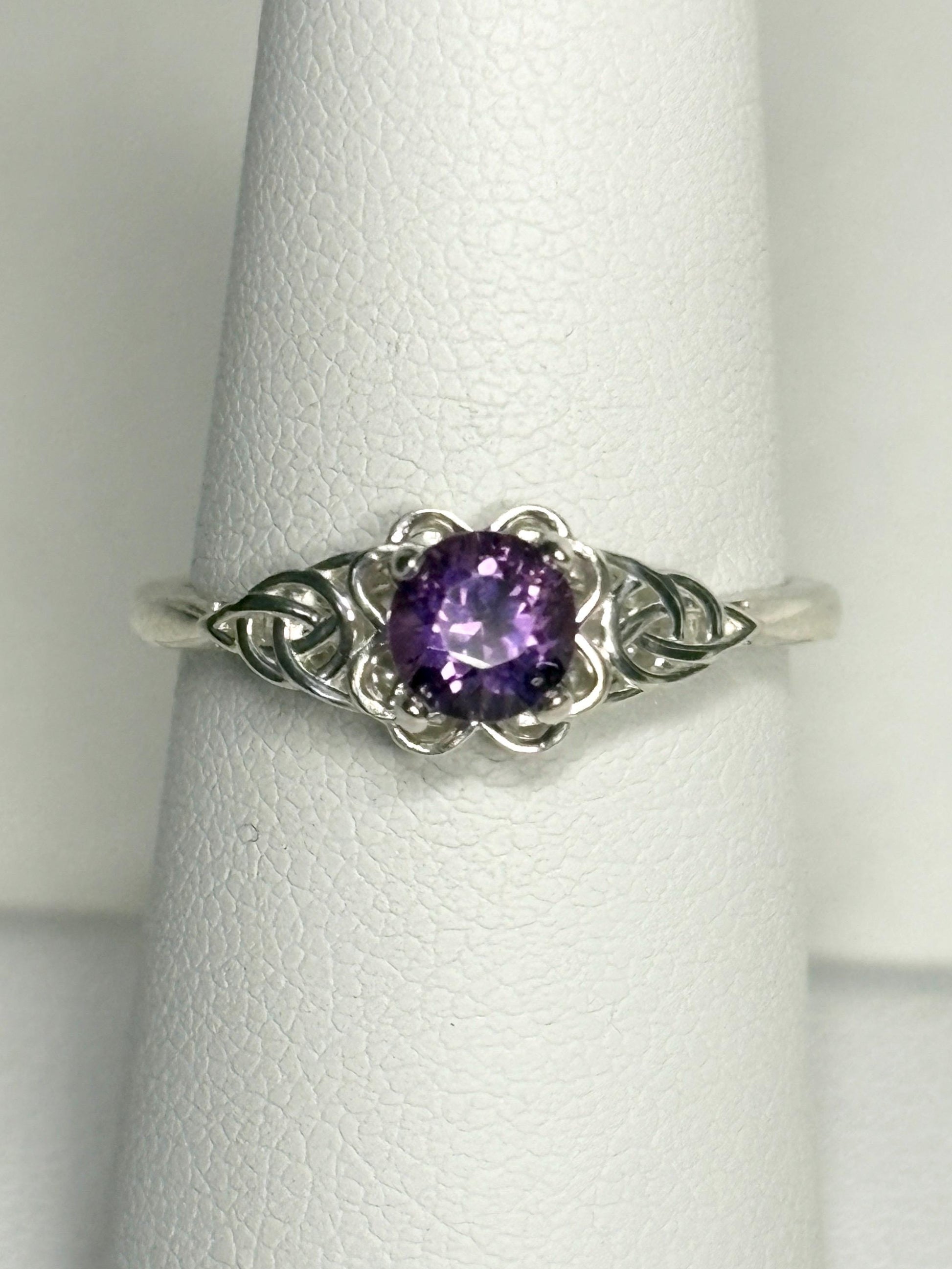 Arizona Four Peaks Amethyst Celtic Style Solitaire Ring Sterling Silver size 6.75 - NewLifeJewelryVault