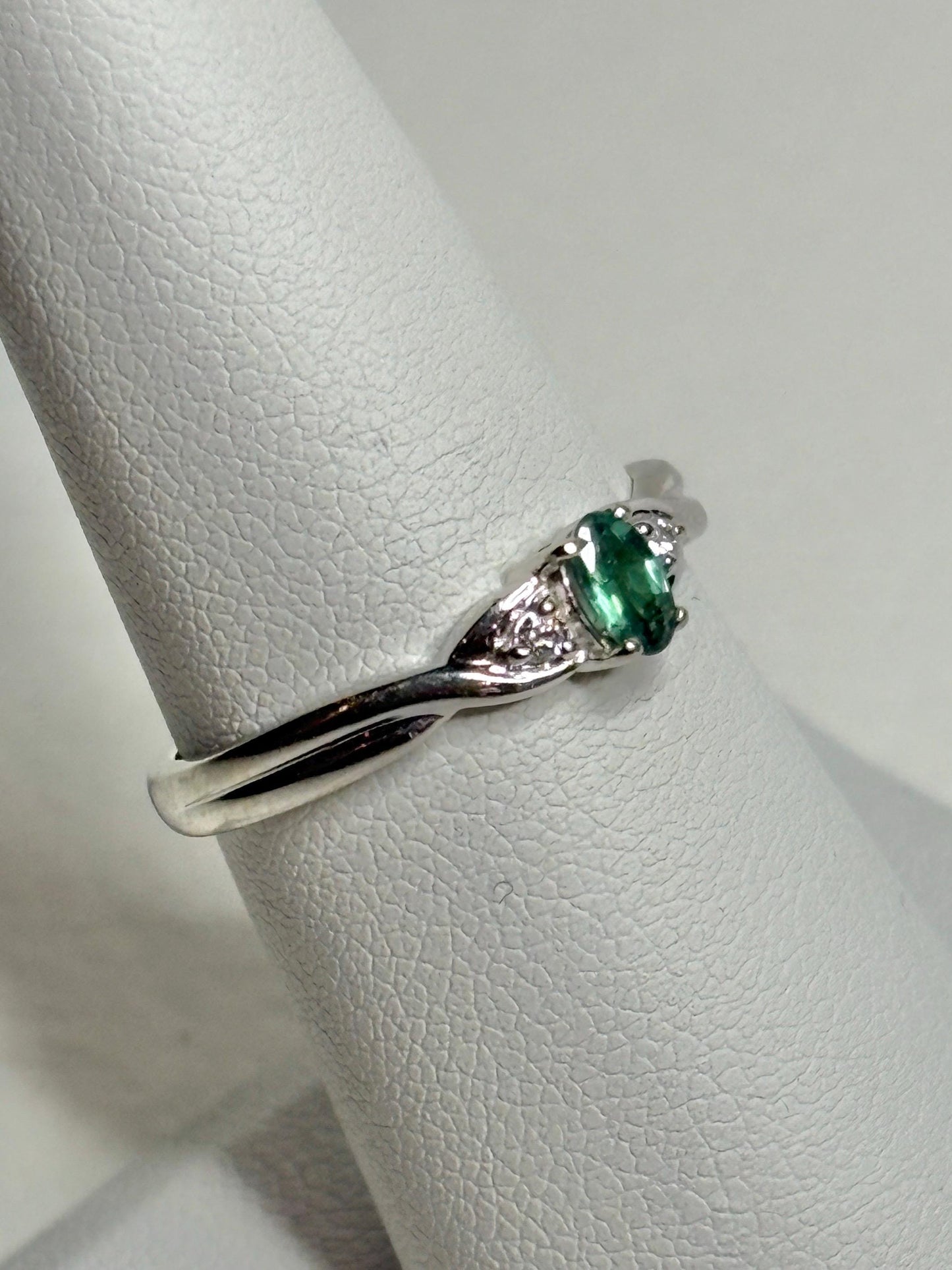 Alexandrite and Diamond Ring Solid 10k White Gold size 6.75 - NewLifeJewelryVault