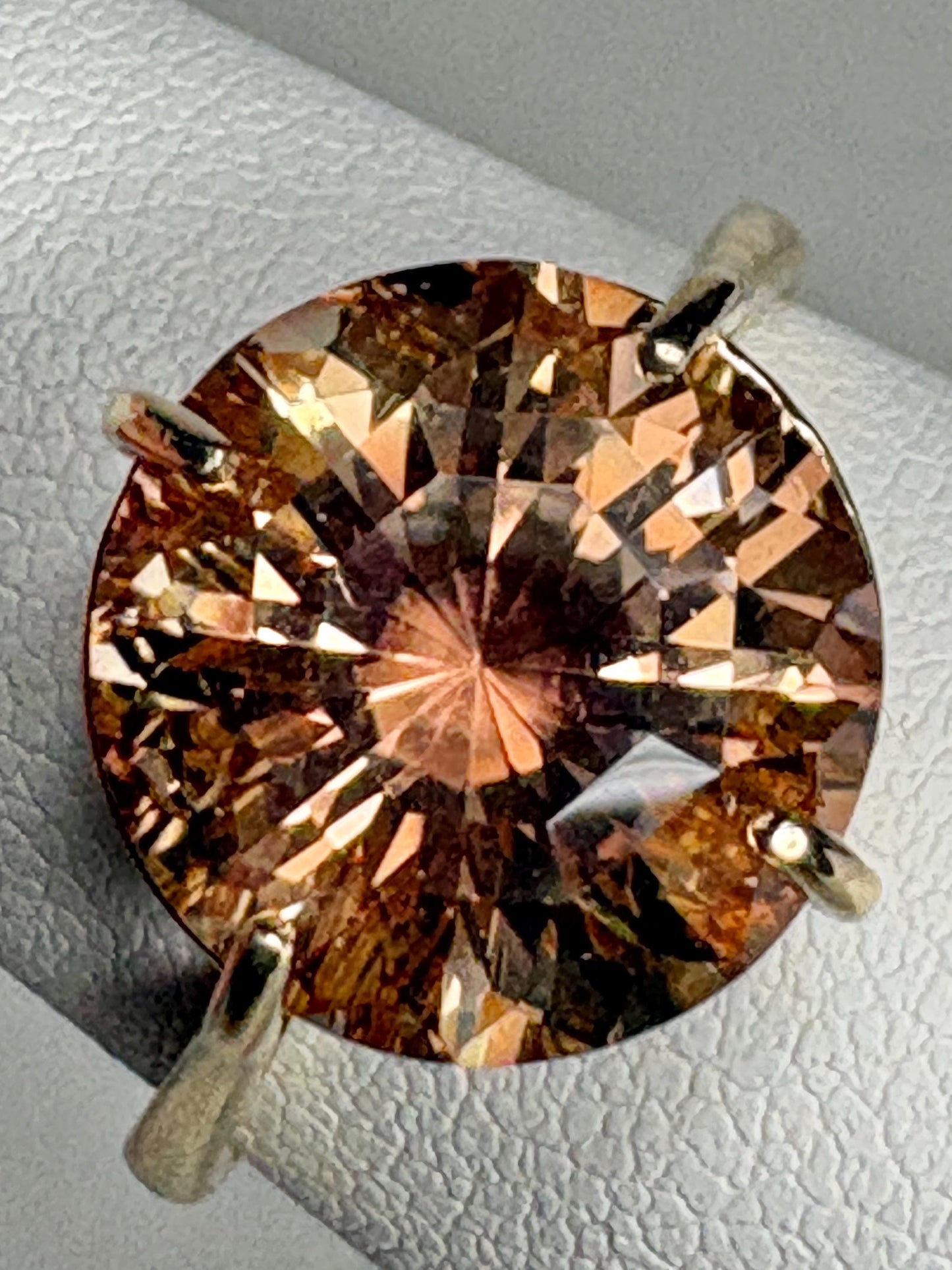 Stunning Bi Color Light Red Oregon Sunstone Solitaire in 14k Gold 4.84ct size 7 - NewLifeJewelryVault