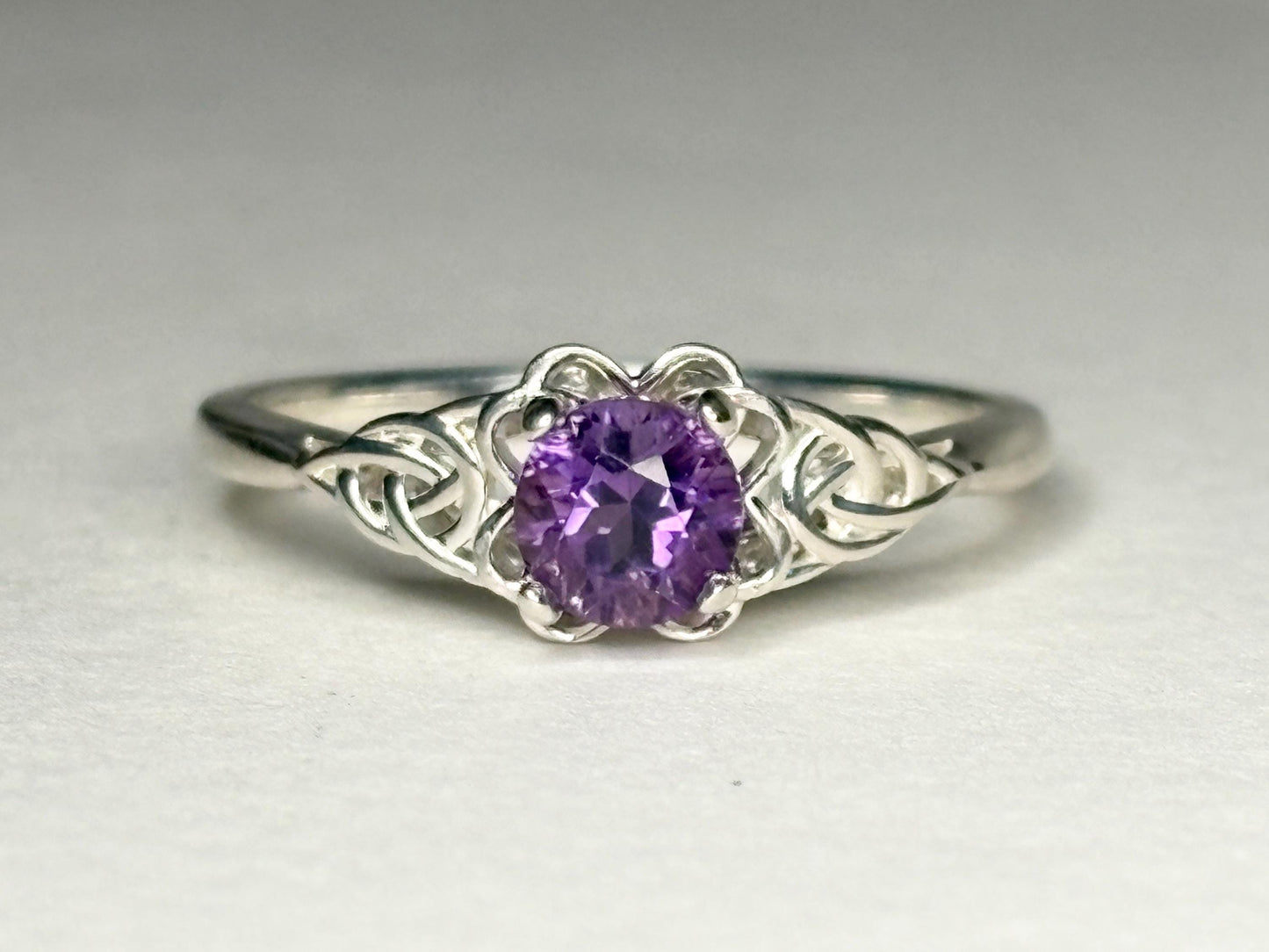 Arizona Four Peaks Amethyst Celtic Style Solitaire Ring Sterling Silver size 6.75 - NewLifeJewelryVault