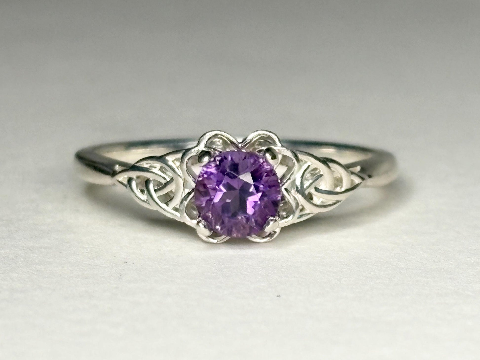 Arizona Four Peaks Amethyst Celtic Style Solitaire Ring Sterling Silver size 6.75 - NewLifeJewelryVault