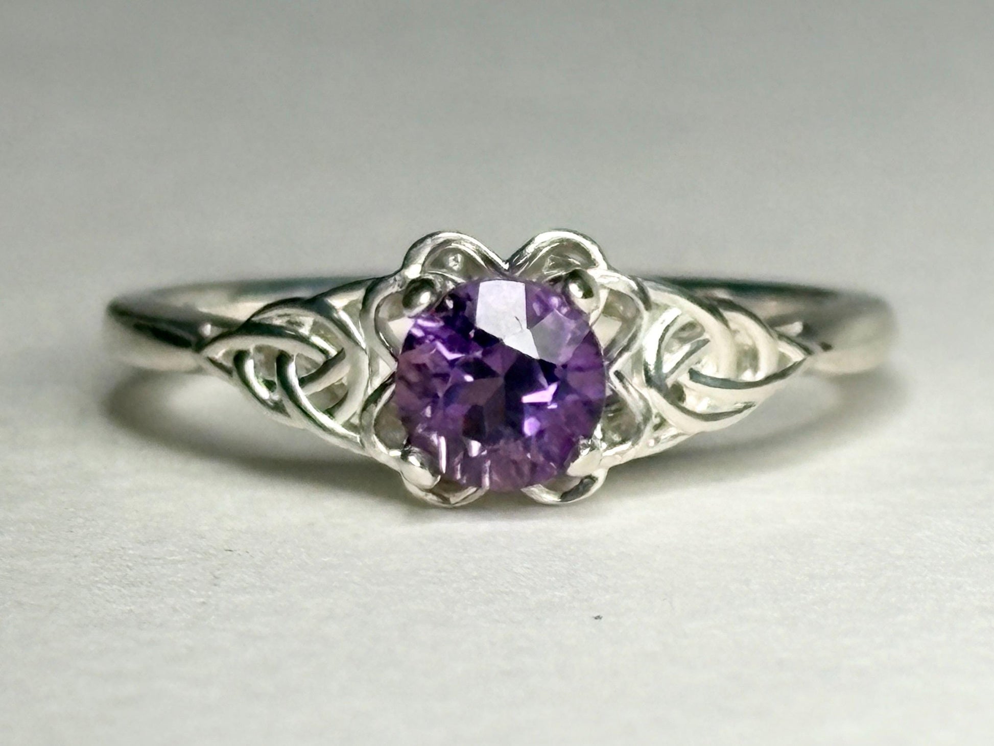 Arizona Four Peaks Amethyst Celtic Style Solitaire Ring Sterling Silver size 6.75 - NewLifeJewelryVault