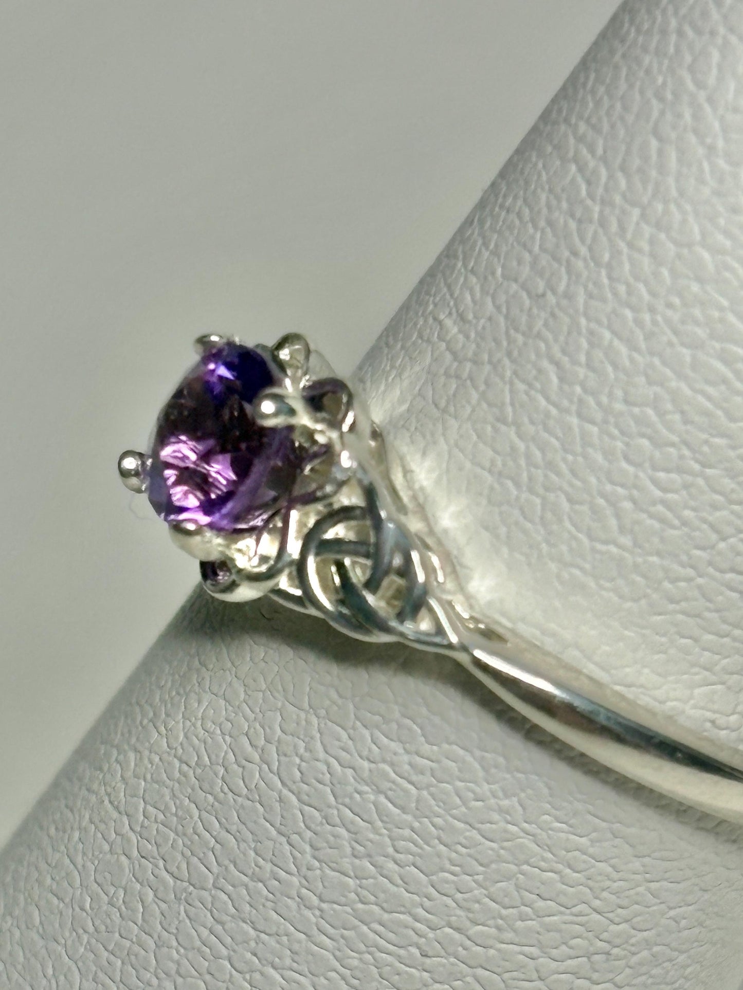 Arizona Four Peaks Amethyst Celtic Style Solitaire Ring Sterling Silver size 6.75 - NewLifeJewelryVault