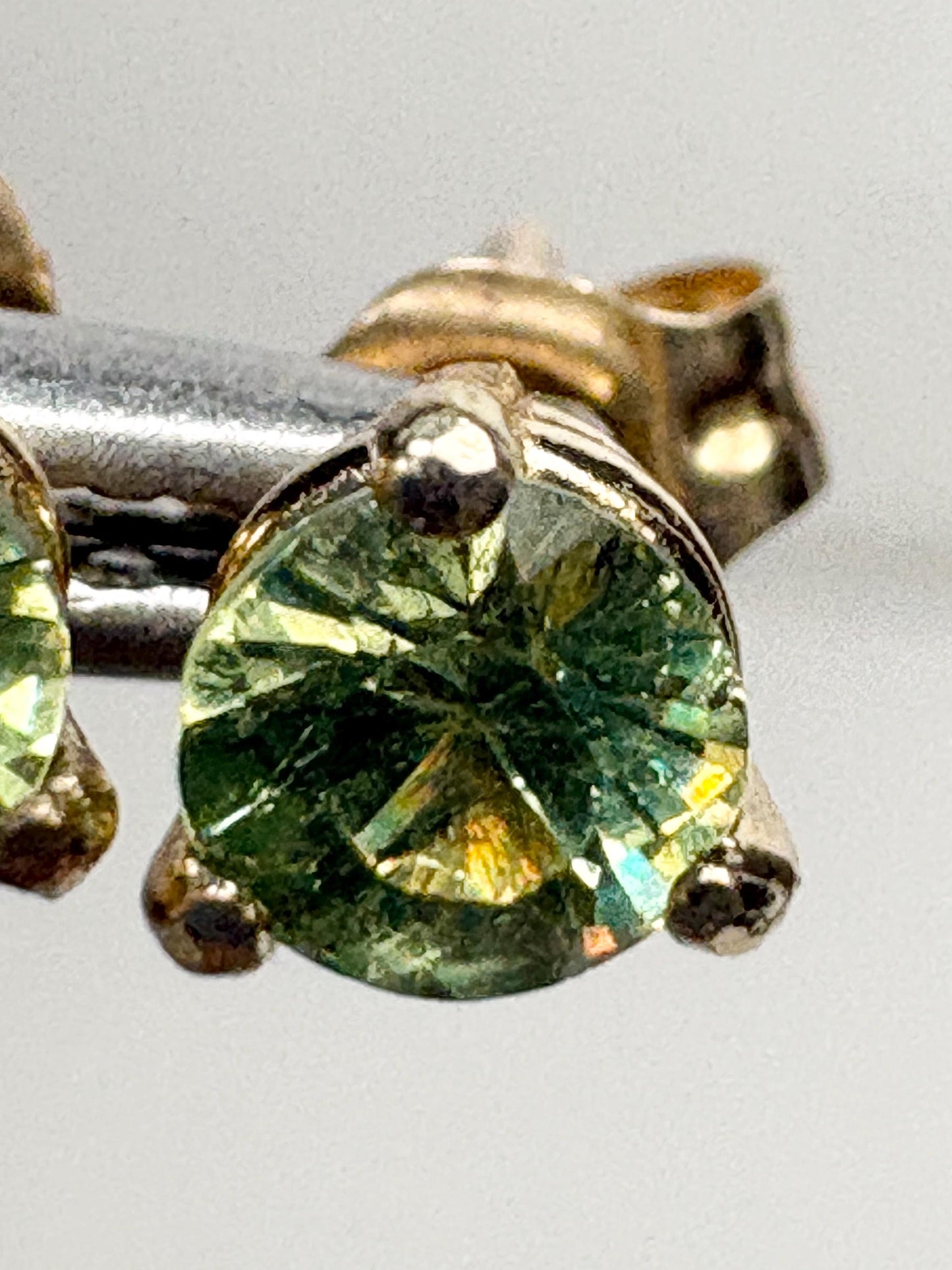 Demantoid Garnet Stud Earrings 14k Gold 4mm - NewLifeJewelryVault