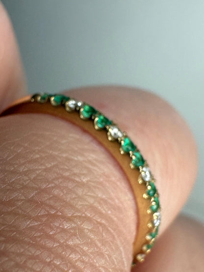 Emerald and Diamond Stackable Band Ring Bony Levy Solid 18k Gold size 7.5 - NewLifeJewelryVault