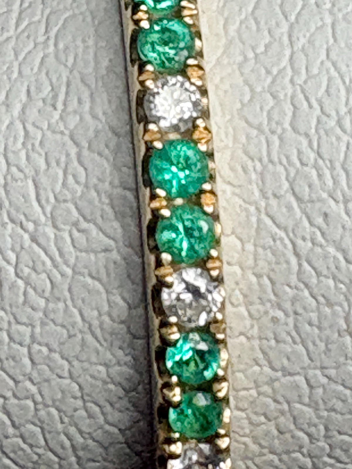 Emerald and Diamond Stackable Band Ring Bony Levy Solid 18k Gold size 7.5 - NewLifeJewelryVault