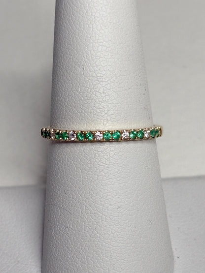 Emerald and Diamond Stackable Band Ring Bony Levy Solid 18k Gold size 7.5 - NewLifeJewelryVault