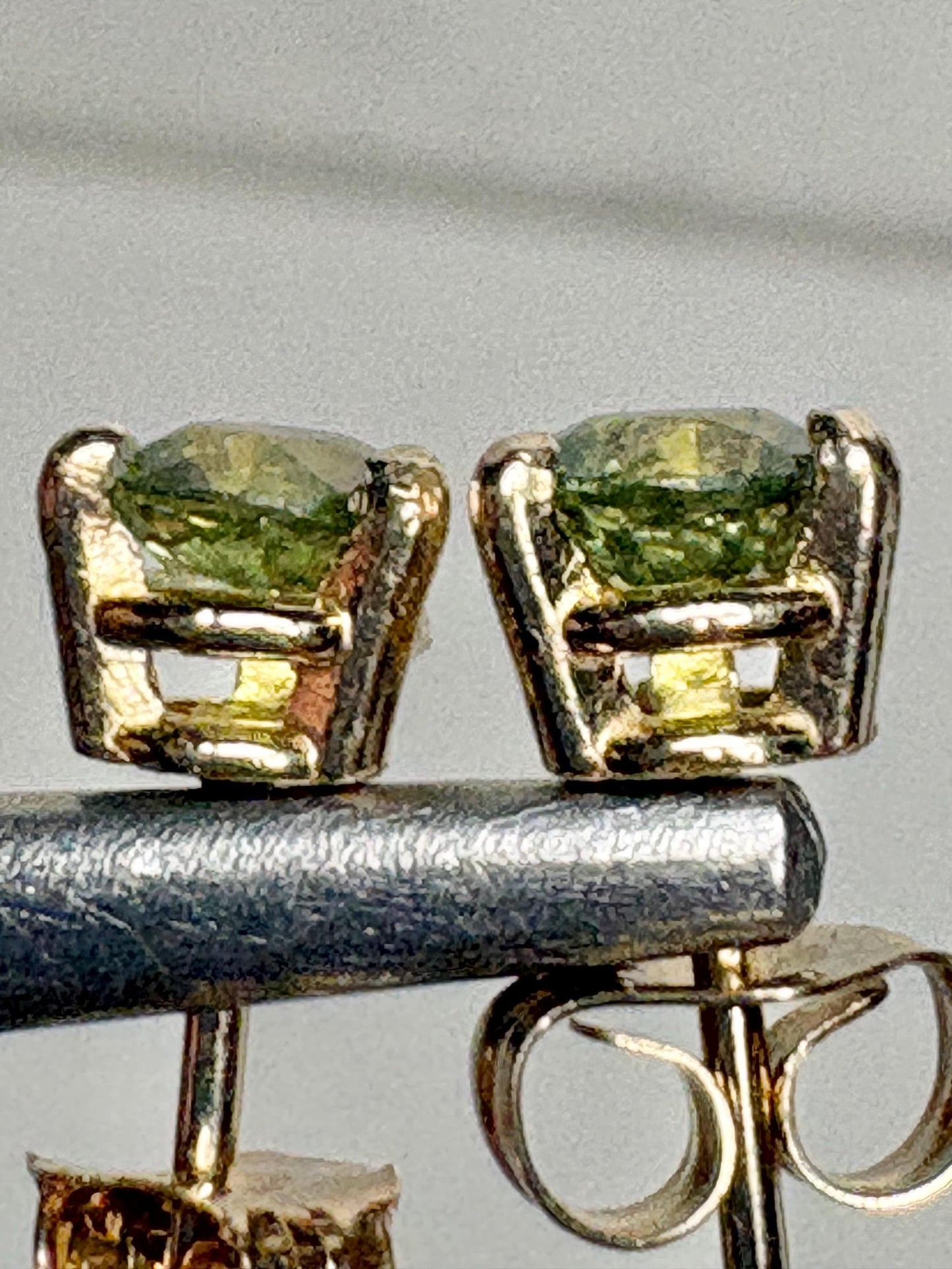 Demantoid Garnet Stud Earrings 14k Gold 4mm - NewLifeJewelryVault