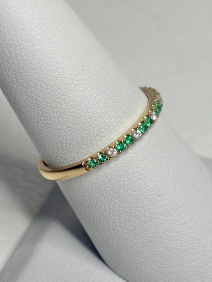 Emerald and Diamond Stackable Band Ring Bony Levy Solid 18k Gold size 7.5 - NewLifeJewelryVault