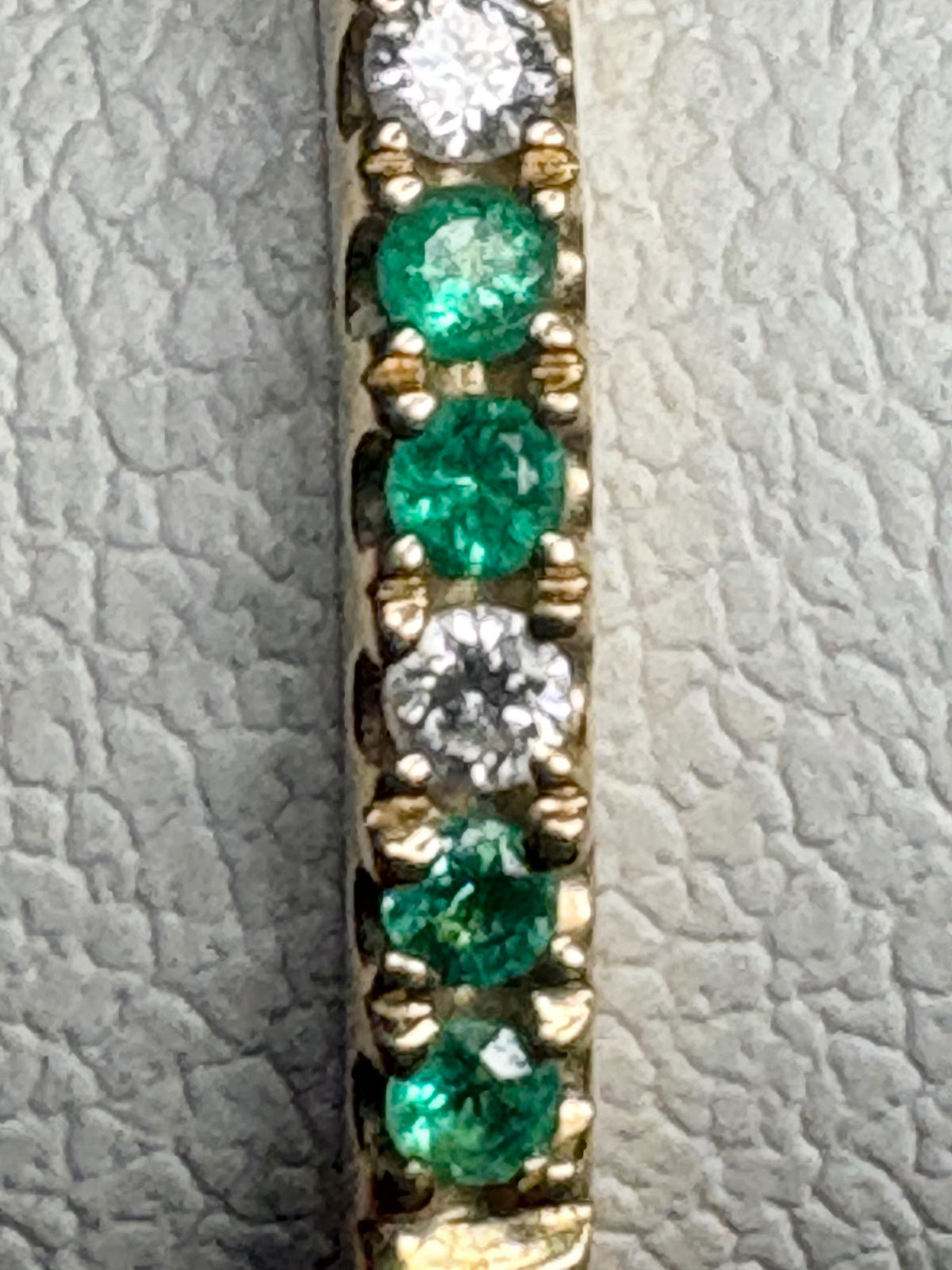 Emerald and Diamond Stackable Band Ring Bony Levy Solid 18k Gold size 7.5 - NewLifeJewelryVault