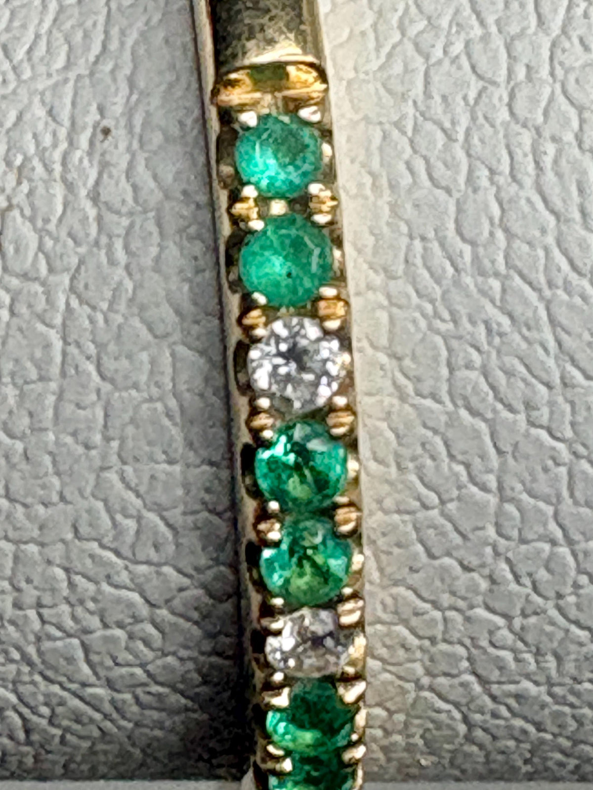 Emerald and Diamond Stackable Band Ring Bony Levy Solid 18k Gold size 7.5 - NewLifeJewelryVault