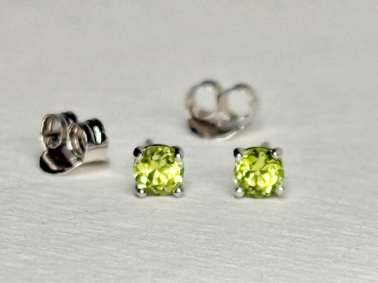 Arizona Peridot Stud Earrings 3.5mm in Sterling Silver - NewLifeJewelryVault