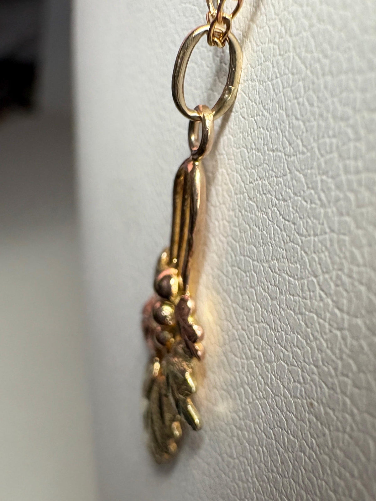 Black Hills Gold Leave Grapevine Pendant in 10k With 14k Chain 18" - NewLifeJewelryVault
