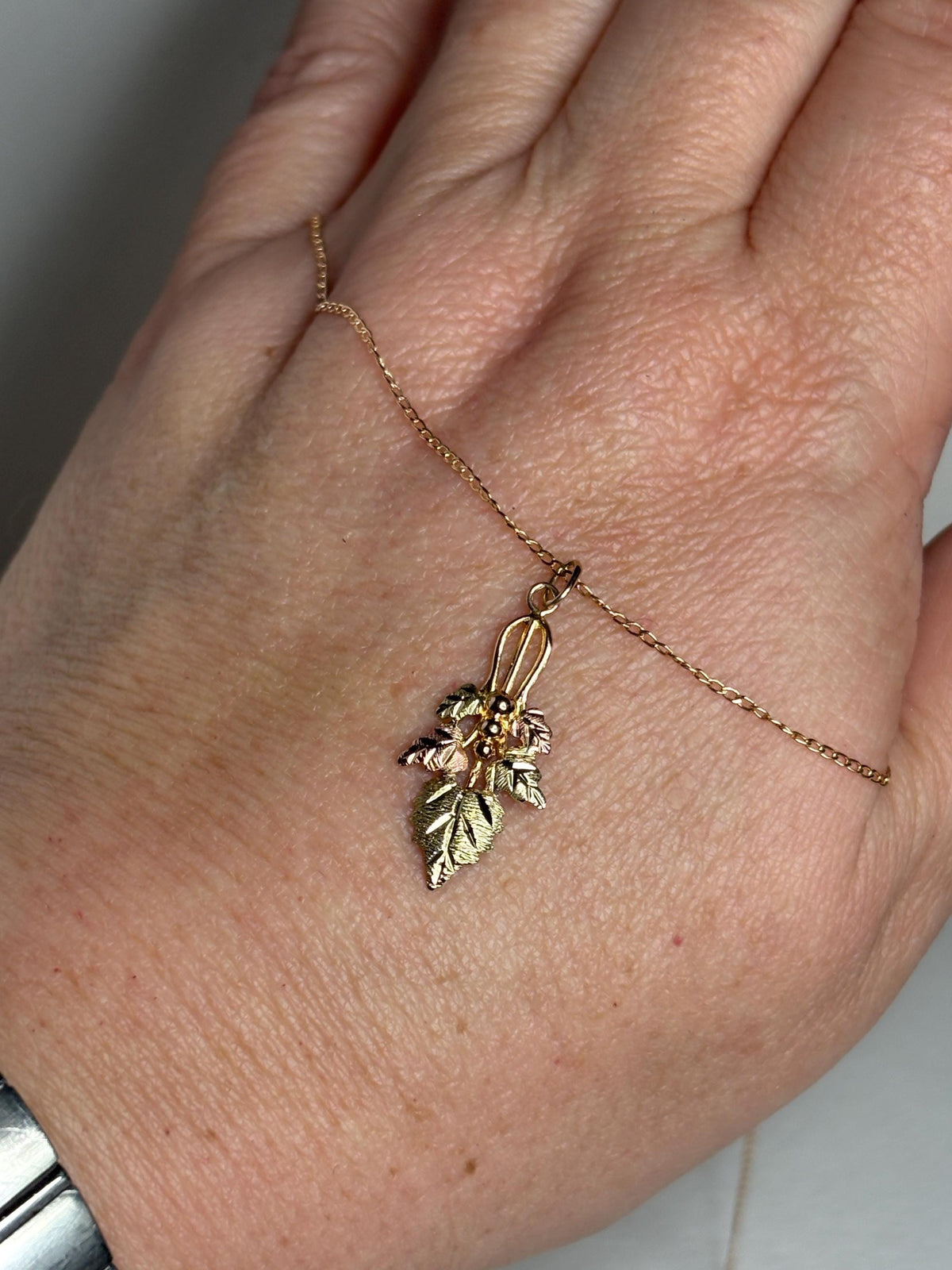 Black Hills Gold Leave Grapevine Pendant in 10k With 14k Chain 18" - NewLifeJewelryVault
