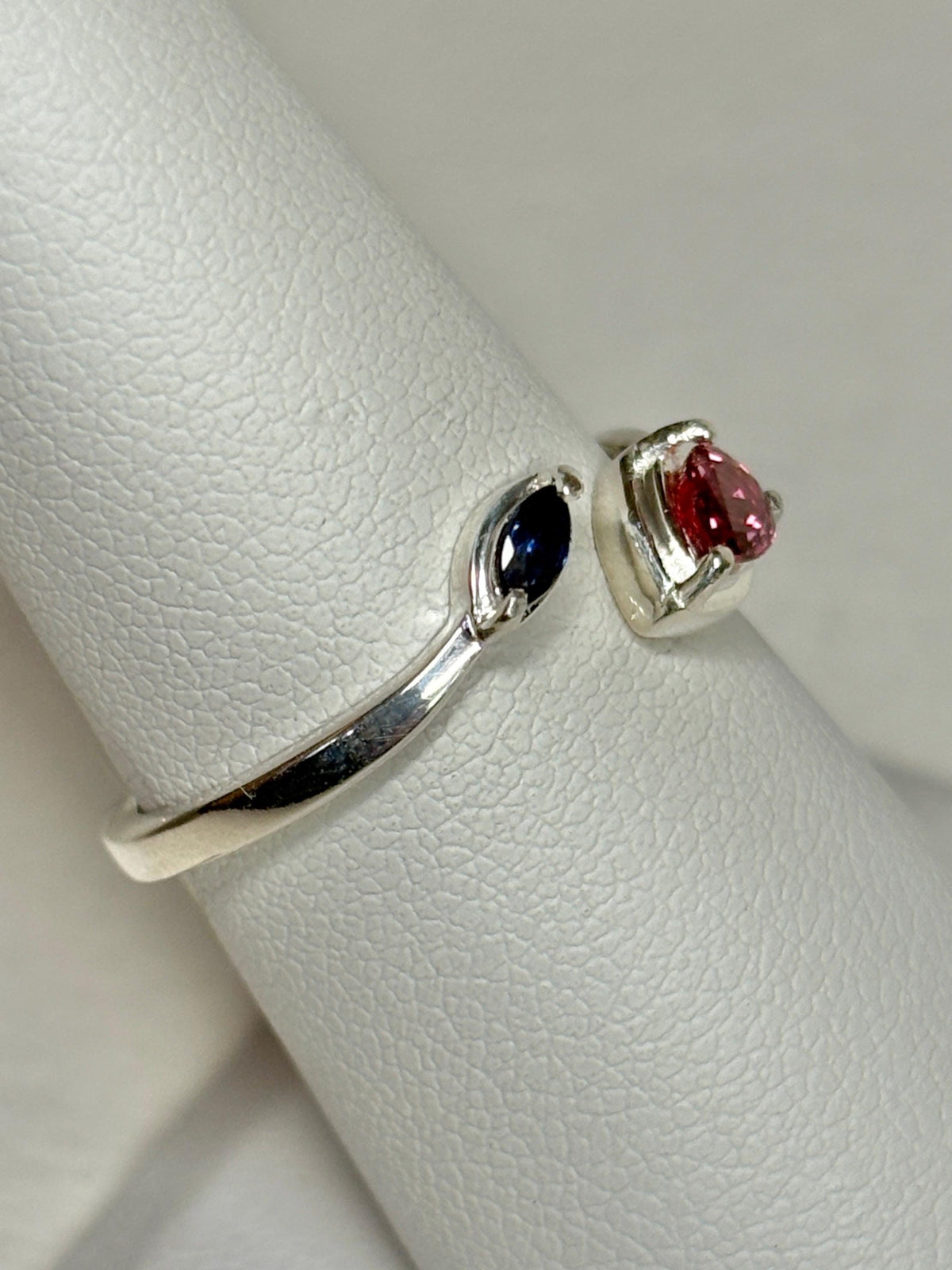 Padparadcha colored Pink and Blue Sapphire Open Band Ring Sterling Silver size 7 - NewLifeJewelryVault