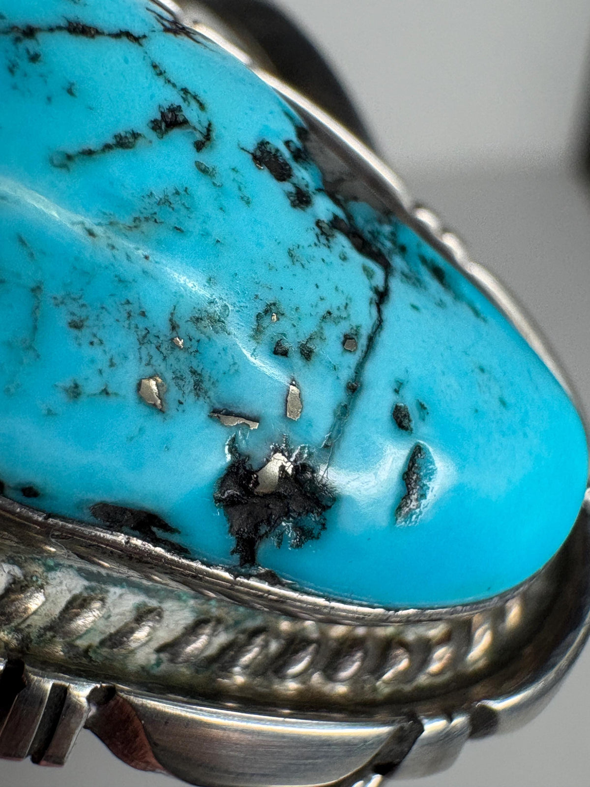 Southwest Arizona American Turquoise Cuff Bracelet Sterling Silver 31.8g S-M - NewLifeJewelryVault