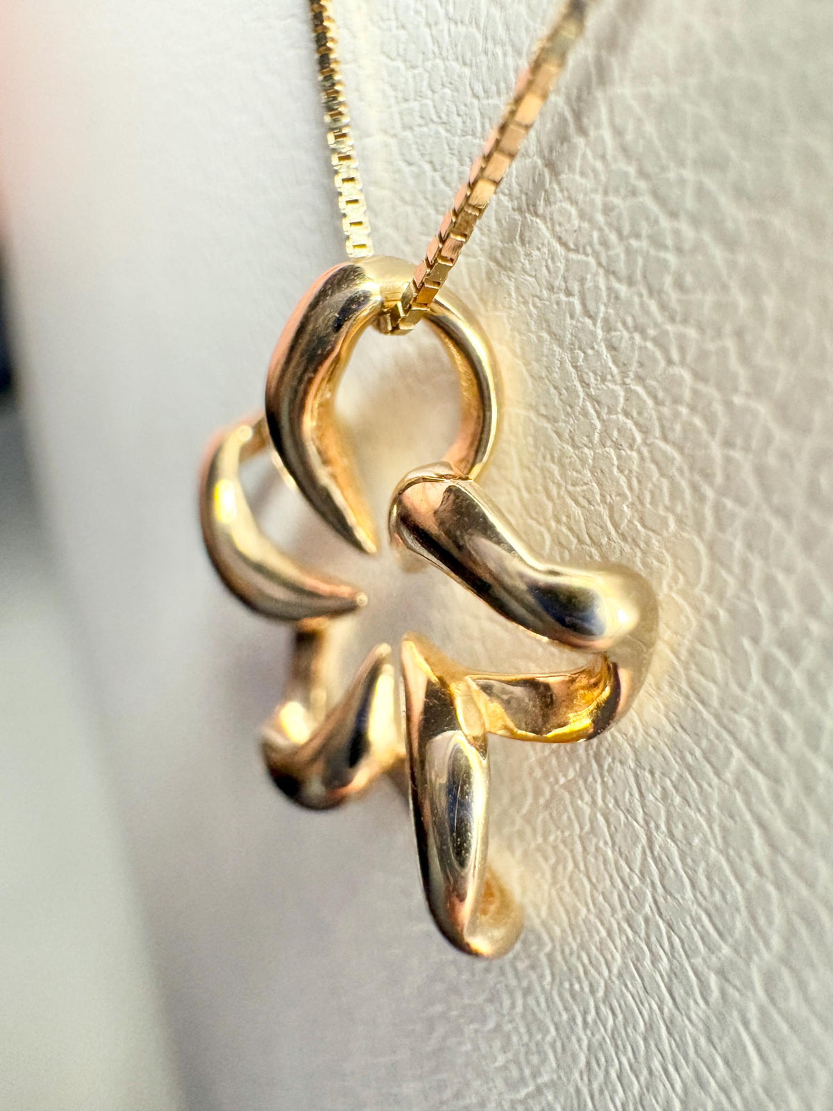 Na Hoku Floating Plumeria Pendant Necklace 15mm Solid 14k Gold 17" - NewLifeJewelryVault