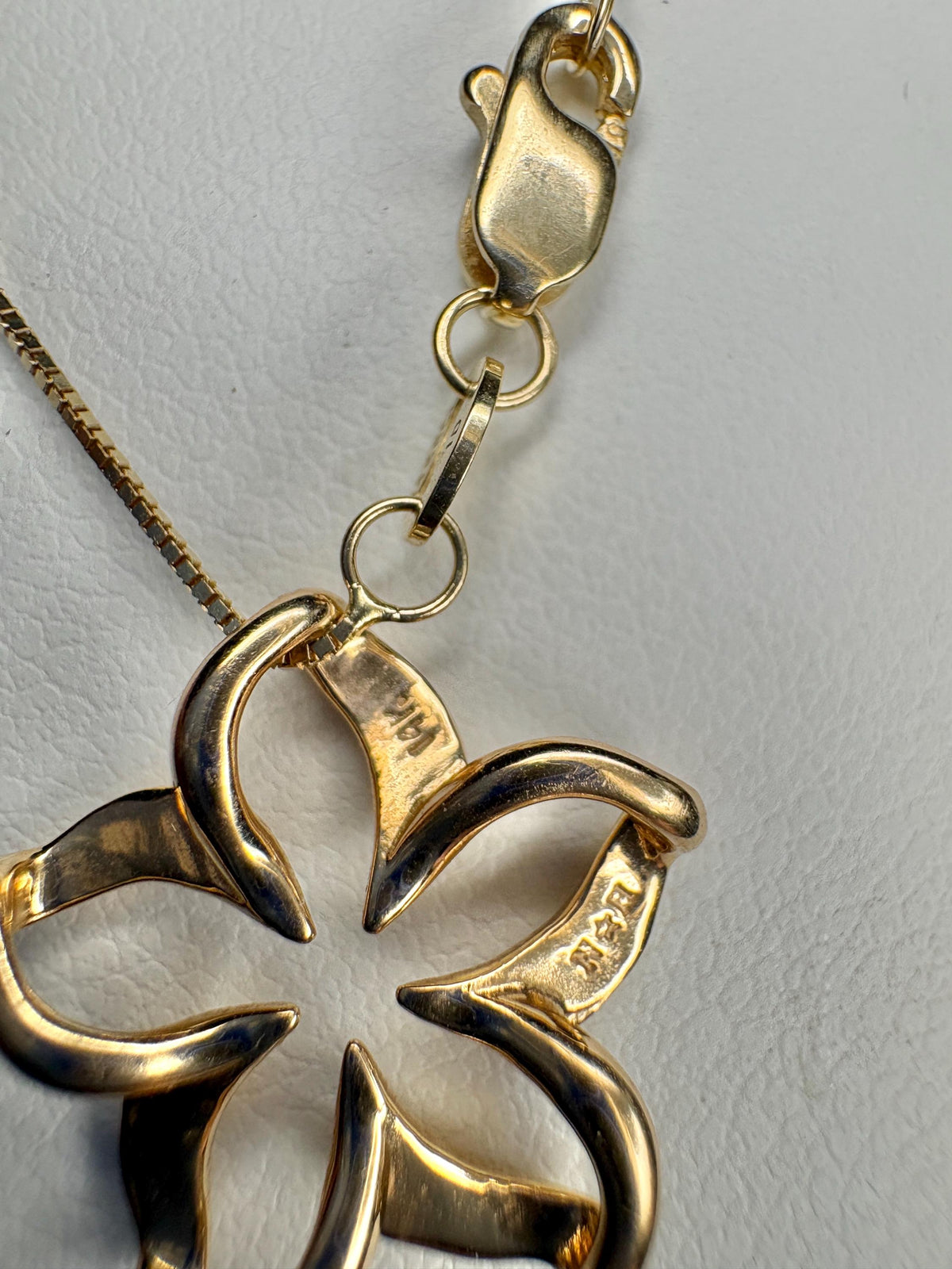 Na Hoku Floating Plumeria Pendant Necklace 15mm Solid 14k Gold 17" - NewLifeJewelryVault