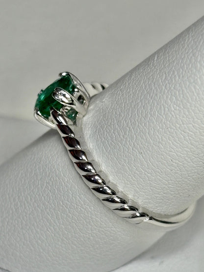 Zambian Emerald Solitaire Rope Ring Sterling Silver Size 9 - NewLifeJewelryVault