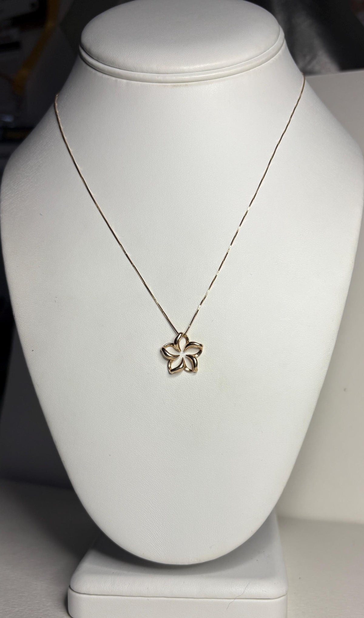 Na Hoku Floating Plumeria Pendant Necklace 15mm Solid 14k Gold 17" - NewLifeJewelryVault