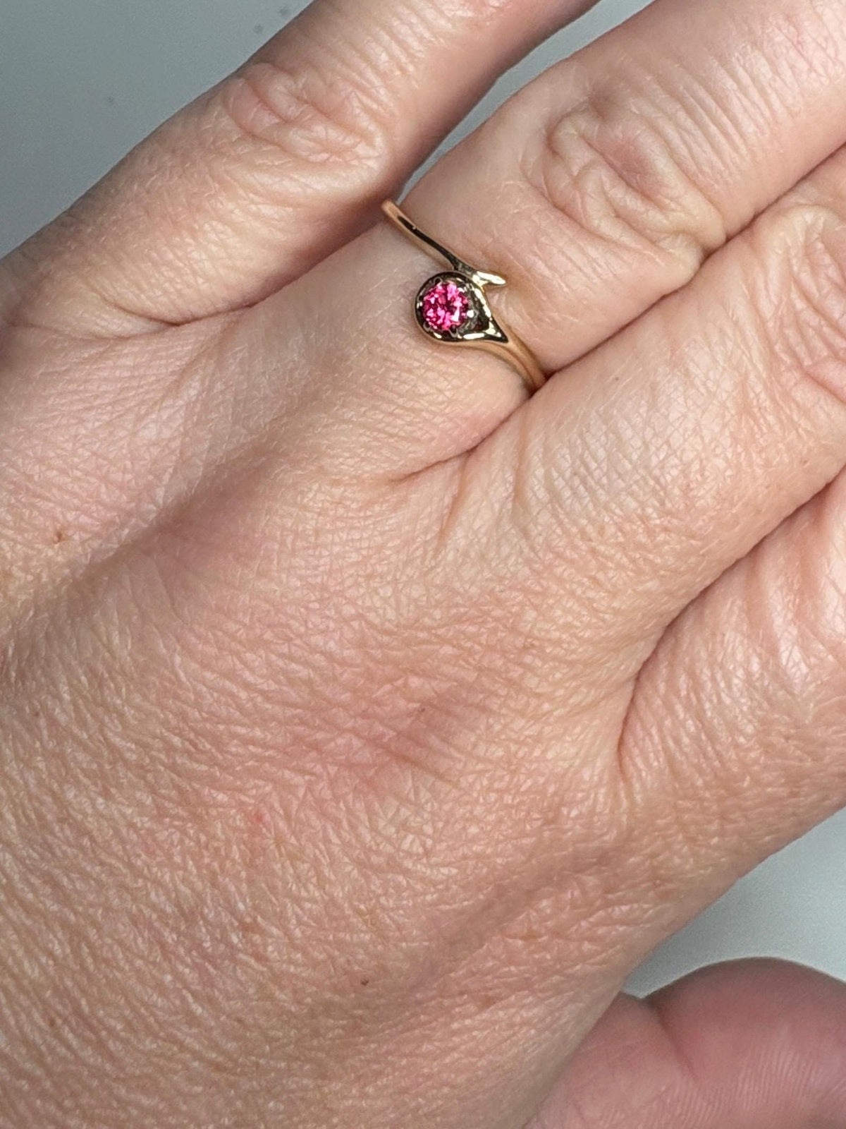 Bright Hot Pink Red Spinel Ring 10k Gold size 6.75 - NewLifeJewelryVault