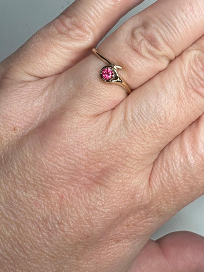 Bright Hot Pink Red Spinel Ring 10k Gold size 6.75 - NewLifeJewelryVault