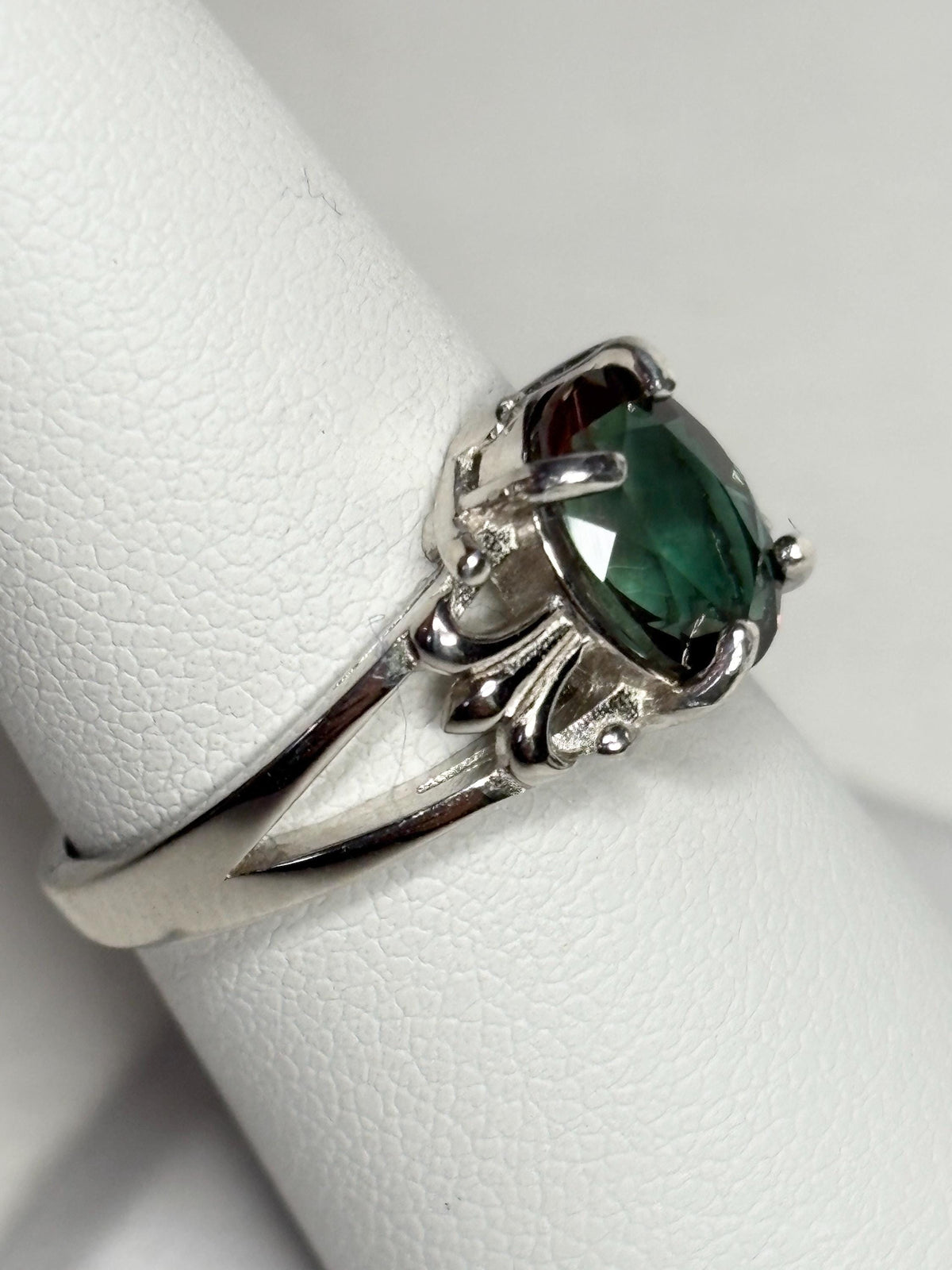 Bi Color Green Oregon Sunstone Fleur de lis Ring in Sterling Silver size 7 - NewLifeJewelryVault