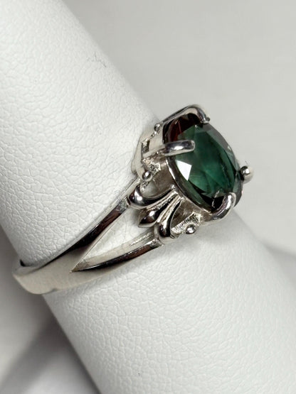 Bi Color Green Oregon Sunstone Fleur de lis Ring in Sterling Silver size 7 - NewLifeJewelryVault