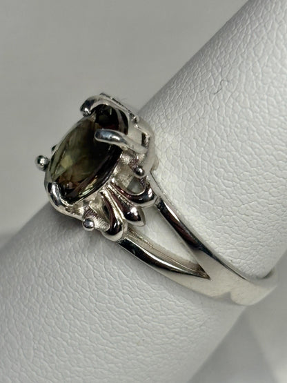 Bi Color Green Oregon Sunstone Fleur de lis Ring in Sterling Silver size 7 - NewLifeJewelryVault