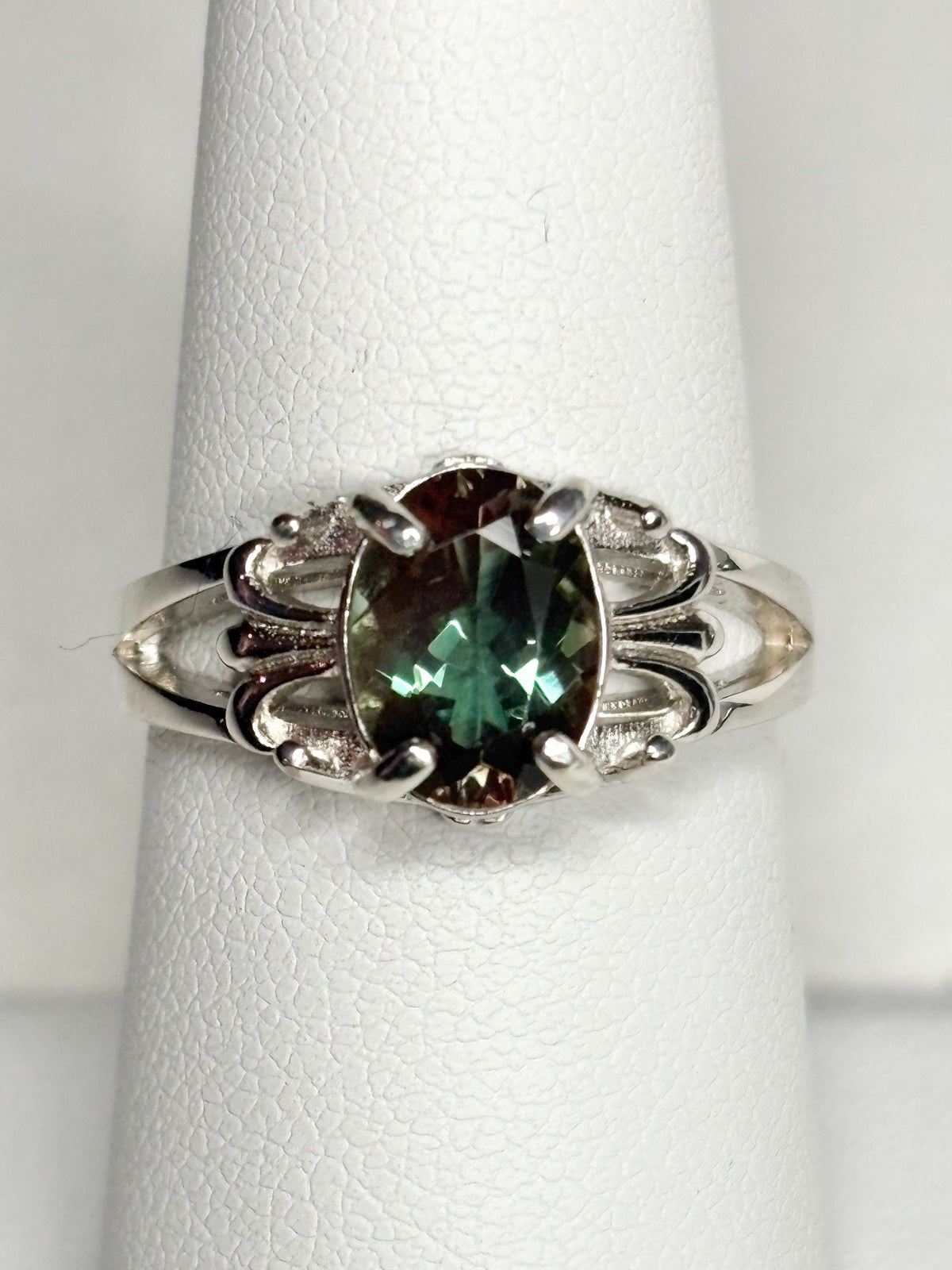 Bi Color Green Oregon Sunstone Fleur de lis Ring in Sterling Silver size 7 - NewLifeJewelryVault