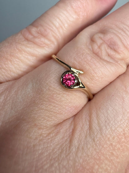 Bright Hot Pink Red Spinel Ring 10k Gold size 6.75 - NewLifeJewelryVault