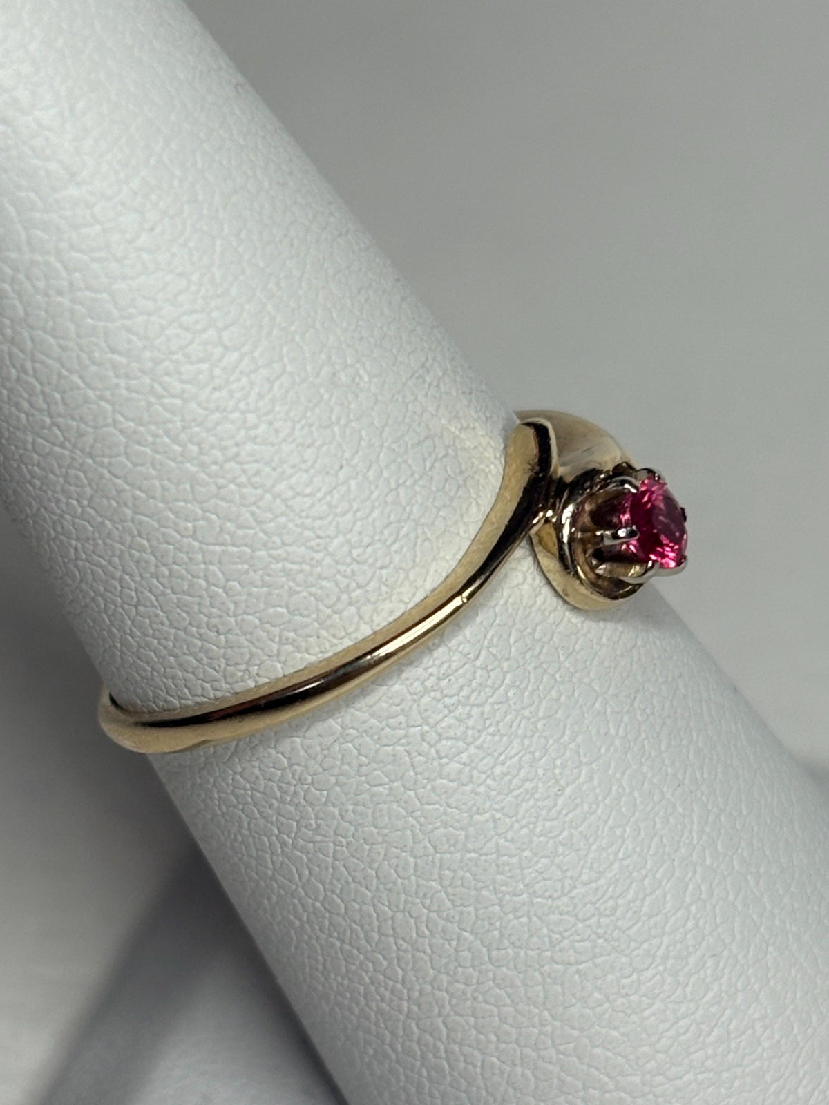 Bright Hot Pink Red Spinel Ring 10k Gold size 6.75 - NewLifeJewelryVault