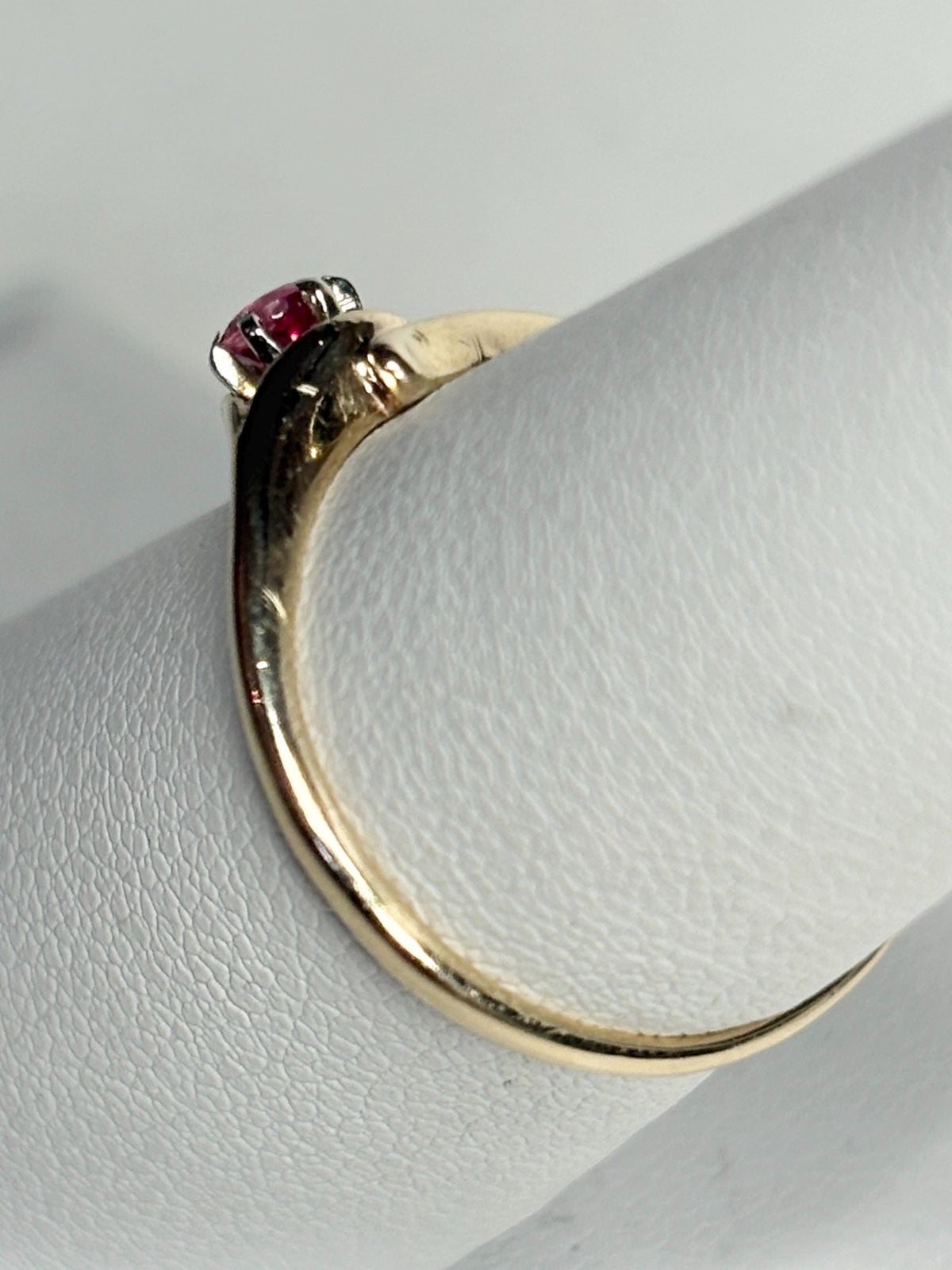 Bright Hot Pink Red Spinel Ring 10k Gold size 6.75 - NewLifeJewelryVault