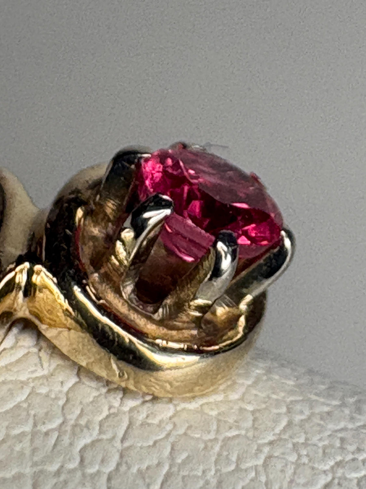 Bright Hot Pink Red Spinel Ring 10k Gold size 6.75 - NewLifeJewelryVault