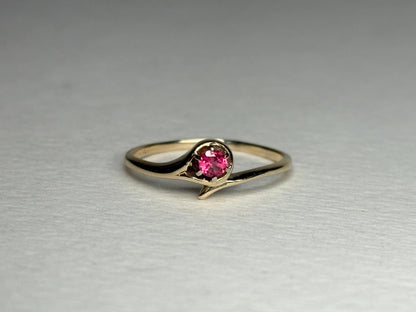 Bright Hot Pink Red Spinel Ring 10k Gold size 6.75 - NewLifeJewelryVault