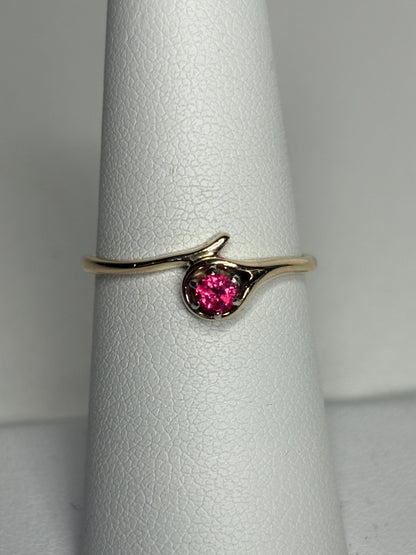 Bright Hot Pink Red Spinel Ring 10k Gold size 6.75 - NewLifeJewelryVault