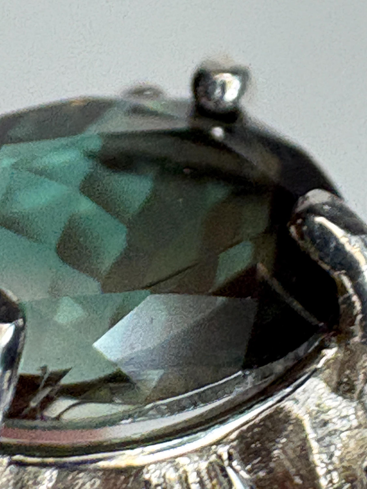Bi Color Green Oregon Sunstone Fleur de lis Ring in Sterling Silver size 7 - NewLifeJewelryVault