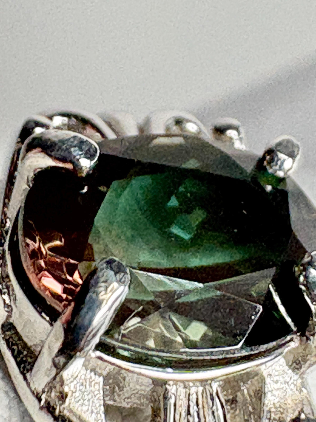 Bi Color Green Oregon Sunstone Fleur de lis Ring in Sterling Silver size 7 - NewLifeJewelryVault