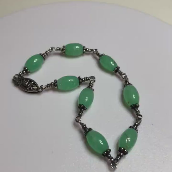 Chrysoprase Sterling silver wire bracelet with filigree clasp