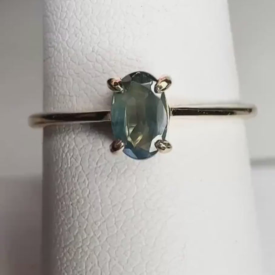 Natural Good Color Change Alexandrite Chrysoberyl Solitaire Oval Ring in Solid 10k Gold size 8